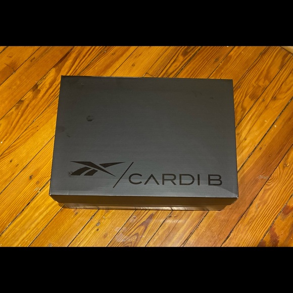 Cardi B Classic Leather Women's Shoes (Reebok) - Picture 4 of 4